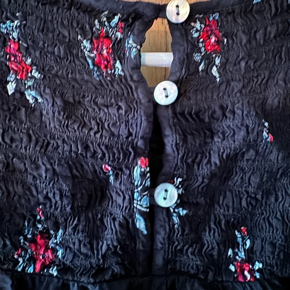 J.Jill tunic top  xL Tall Black with red flowers. - Picture 5 of 5